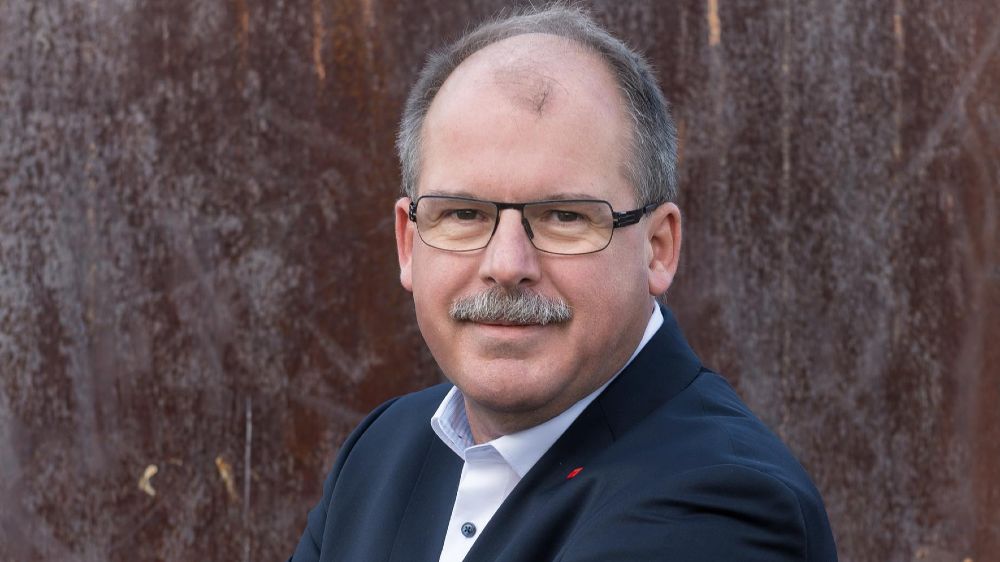 Ste­fan Kör­zell ist Vor­stands­mit­glied im Deutschen Gewerkschaftsbund (DGB).